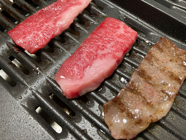 いかりスーパーの黒毛和牛焼肉用バラ肉を焼く